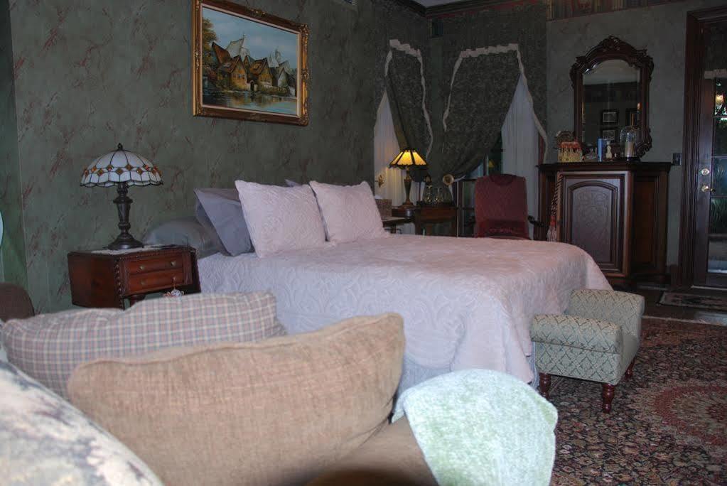 A Walk In The Woods Bed And Breakfast Southold Eksteriør bilde
