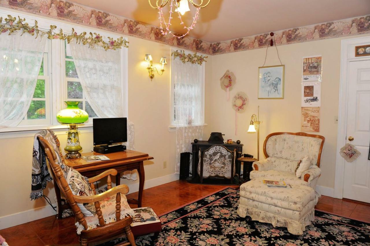 A Walk In The Woods Bed And Breakfast Southold Rom bilde